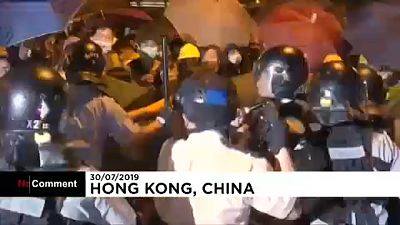 Tüntetők és rendőrök összecsapásai Hongkongban