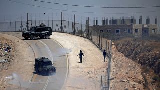 مقتل فلسطيني وإصابة ثلاثة جنود إسرائيليين قرب السياج الأمني على حدود غزة