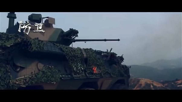 Exército chinês avisa Hong Kong com imagens de guerra Exército chinês avisa Hong Kong com imagens de guerra