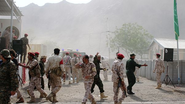 Mindestens 32 Tote bei Angriff auf Militärparade in Jemen Mindestens 32 Tote bei Angriff auf Militärparade in Jemen