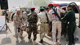 در دو حمله جداگانه به بندر عدن ده‌ها مامور پلیس  و ارتش یمن کشته و زخمی شدند