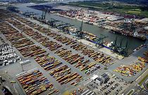 Uyuşturucu dolu konteynerde mahsur kalan iki kaçakçı polisi arayıp yardım istedi