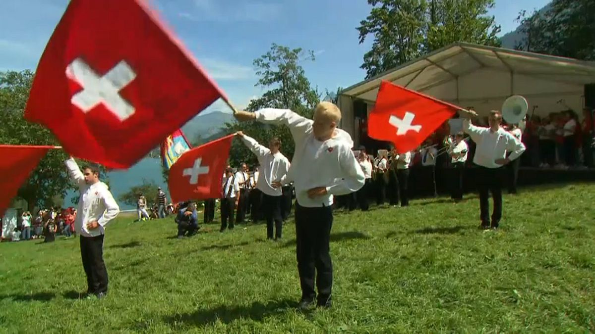 Schweizer Nationalfeiertag: Riesenfahne am Säntis