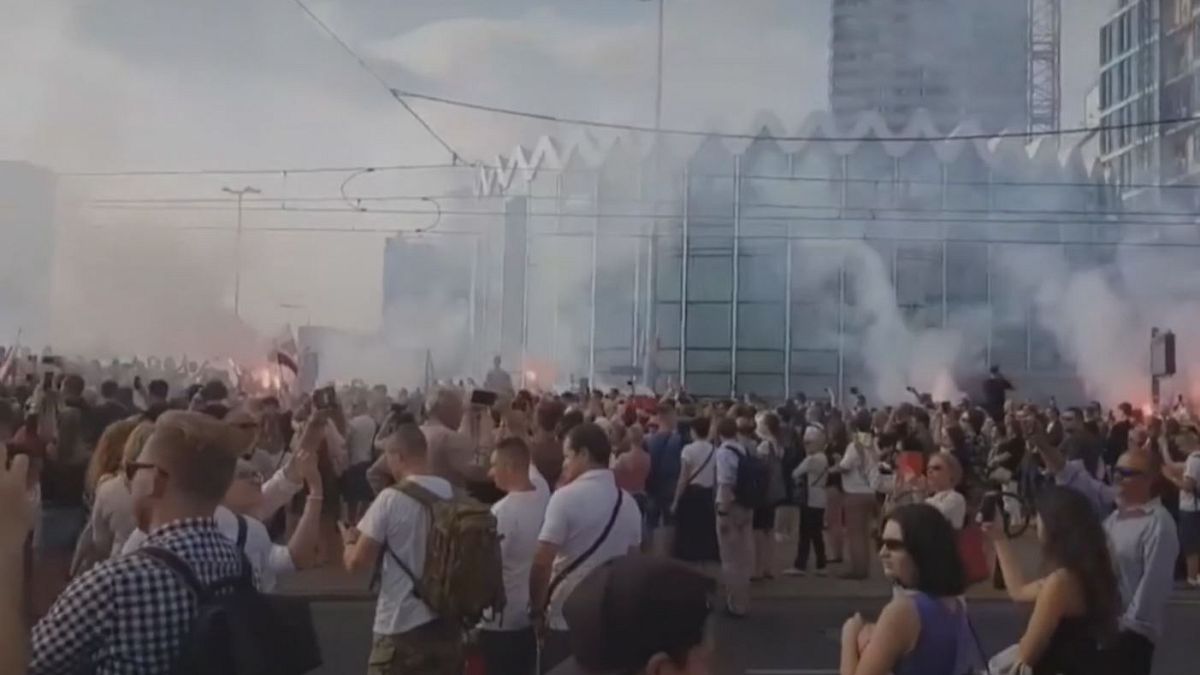 Watch: Poles commemorate Warsaw Uprising with minute's silence