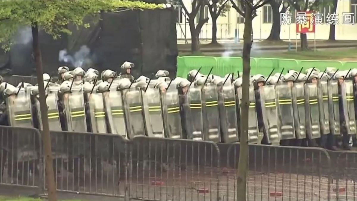 اعتراض‌ها در هنگ کنگ؛ ارتش چین ویدئویی از مانورهای «ضد شورش» منتشر کرد