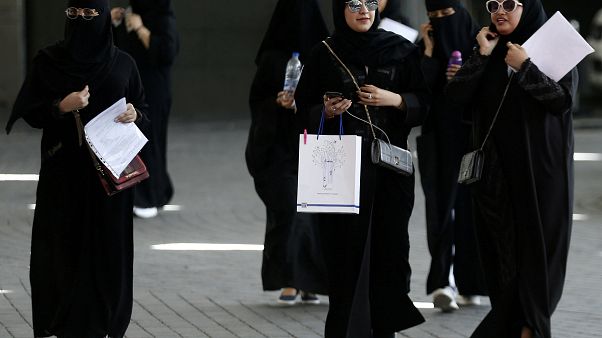 Σ.Αραβία: Δικαίωμα στις γυναίκες να ταξιδεύουν στο εξωτερικό χωρίς την έγκριση του άνδρα «κηδεμόνα» Σ.Αραβία: Δικαίωμα στις γυναίκες να ταξιδεύουν στο εξωτερικό χωρίς την έγκριση του άνδρα «κηδεμόνα»