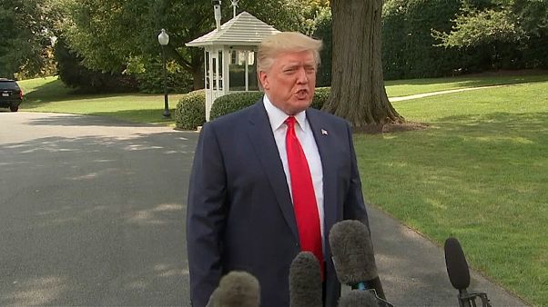 Trump afunda mercados com novas taxas sobre bens chineses Trump afunda mercados com novas taxas sobre bens chineses