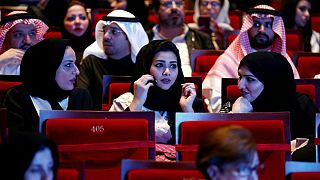 زنان عربستان بدون اجازه مردان می‌توانند به خارج سفر کنند