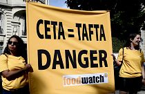 اعتراض به توافق تجاری اروپا و کانادا در پاریس