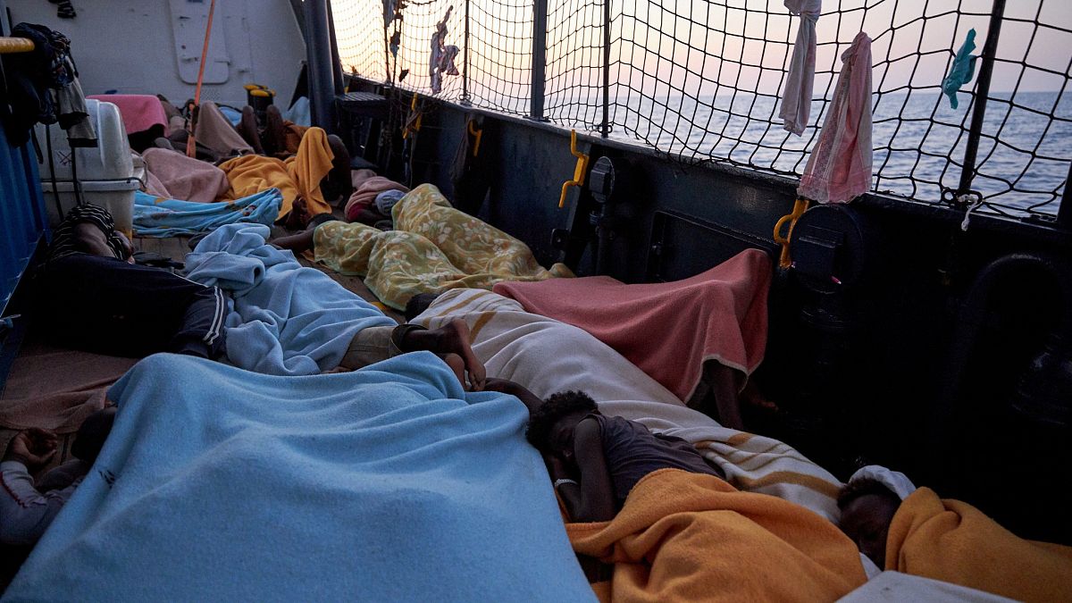 Újabb menekülteket mentettek ki a tengerből