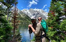 Melanie et Trevor ne pourraient pas marcher l'un sans l'autre, un duo de randonneurs détonant !