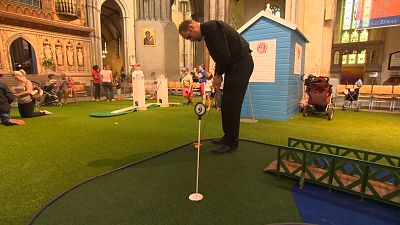 بریتانیا؛ گلف بازی در کلیسای شهر روچستر