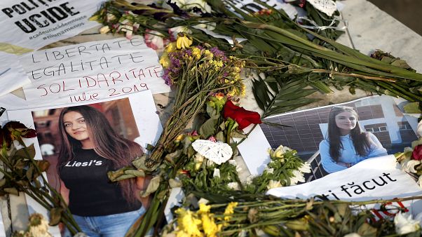 A belügyminiszter után az oktatási miniszter is belebukott a romániai gyilkossági ügybe A belügyminiszter után az oktatási miniszter is belebukott a romániai gyilkossági ügybe