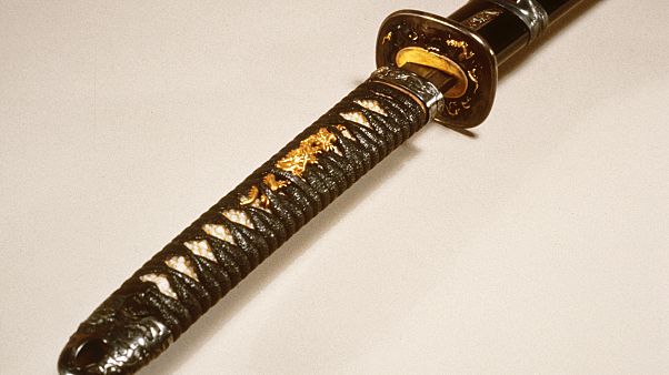 Almanya'da bir kişi Kazak asıllı birini sokak ortasında kılıçla öldürdü Almanya'da bir kişi Kazak asıllı birini sokak ortasında kılıçla öldürdü