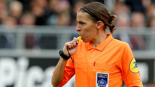 Stéphanie Frappart volta aos grandes palcos depois da final do Mundial feminino Stéphanie Frappart volta aos grandes palcos depois da final do Mundial feminino