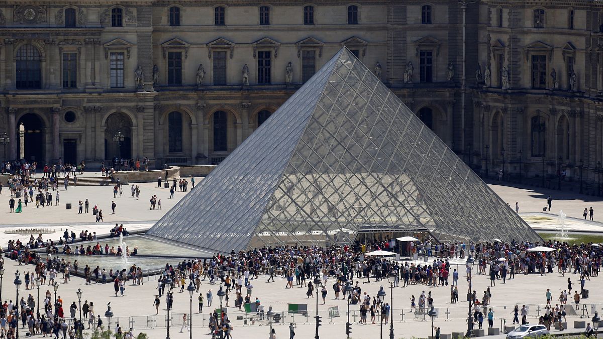 Le musée du Louvre est surchargé