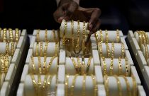 'Sahte prenses', küp bulyonlarla altınları değiştirerek 1,6 milyon euro değerinde mücevher çaldı
