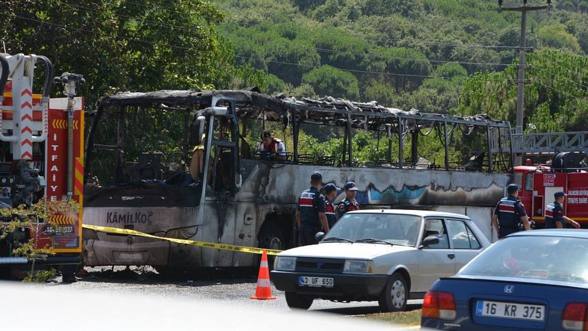 آتش گرفتن اتوبوس بین شهری در ترکیه؛ دست‌کم ۵ نفر کشته شدند