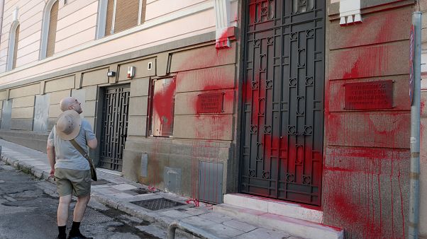 Επίθεση με μπογιές στα γραφεία τοπυ ΣΕΒ πραγματοποιησαν το μεσημέρι μέλη του ΡουβΊκωνα , Κυριακή 21 ΙουλΊου 23019. ΑΠΕ-ΜΠΕ/ΑΠΕ-ΜΠΕ/Παντελής Σαίτας Επίθεση με μπογιές στα γραφεία τοπυ ΣΕΒ πραγματοποιησαν το μεσημέρι μέλη του ΡουβΊκωνα , Κυριακή 21 ΙουλΊου 23019. ΑΠΕ-ΜΠΕ/ΑΠΕ-ΜΠΕ/Παντελής Σαίτας