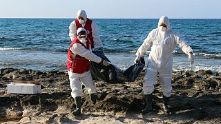 کشف اجساد ۲۰ تن دیگر از مهاجران قایق واژگون شده در سواحل لیبی