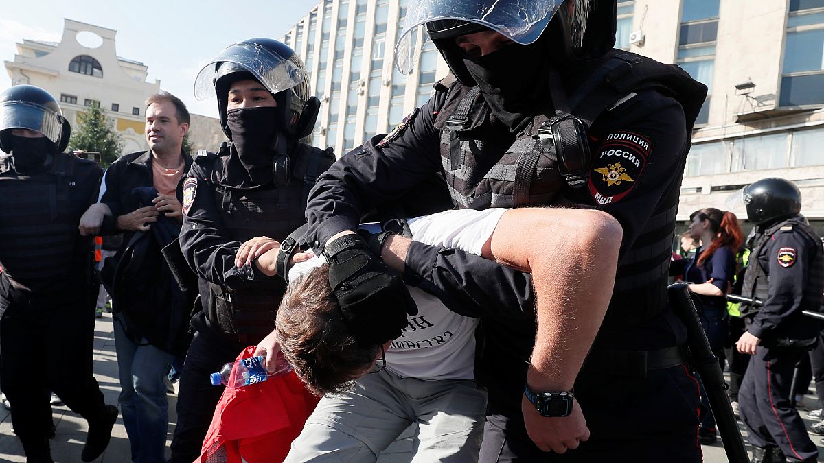 На акции в Москве задержаны более 800 человек: онлайн-трансляция