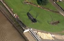 Boris Johnson annonce la reconstruction du barrage de Whaley Bridge
