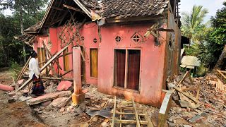 Endonezya'da 6,8 büyüklüğünde deprem: En az 4 ölü; 200'den fazla bina hasar gördü
