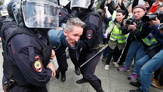 Συλλήψεις εκατοντάδων διαδηλωτών στη Μόσχα