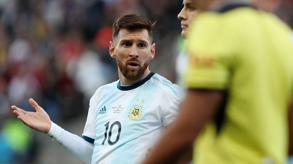 Lionel Messi nach seiner roten Karte im Spiel um Platz drei Lionel Messi nach seiner roten Karte im Spiel um Platz drei