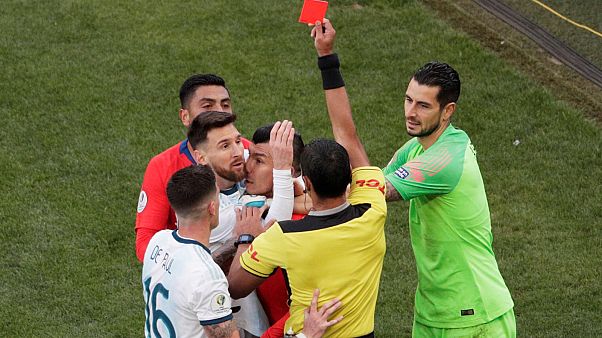 Messi piros lapot kap a Chile elleni meccsen Messi piros lapot kap a Chile elleni meccsen