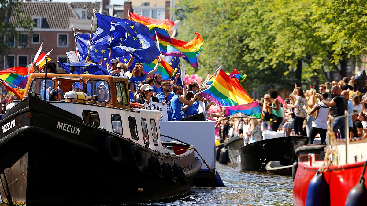 Ámsterdam se tiñe de multicolor para celebrar el orgullo gay 