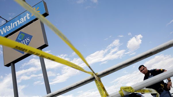 Έβαλε το σώμα του μπροστά σ’ αυτό της γυναίκας του για να δεχθεί εκείνος τη σφαίρα Έβαλε το σώμα του μπροστά σ’ αυτό της γυναίκας του για να δεχθεί εκείνος τη σφαίρα