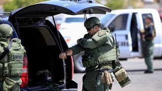 أفراد من القوات الخاصة الأمريكية عند موقع إطلاق نار في مدينة إل باسو بولاية تكساس