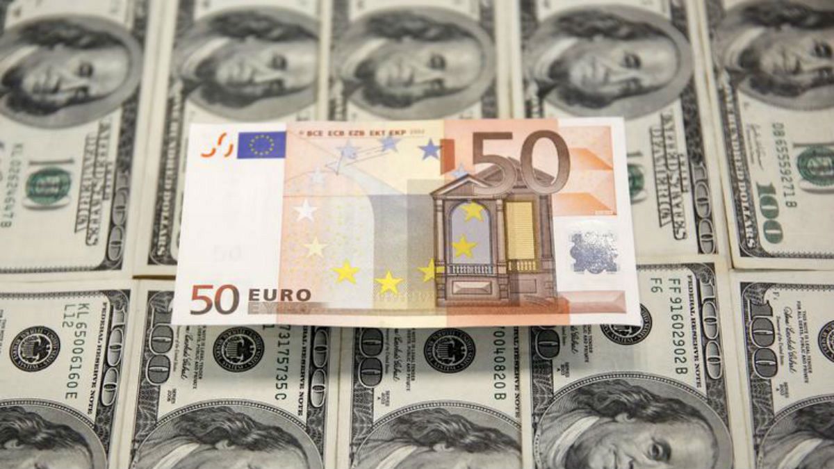 افت ۵.۳ درصدی نرخ دلار؛ گران‌فروشی یورو در بازار ایران فراگیر شد