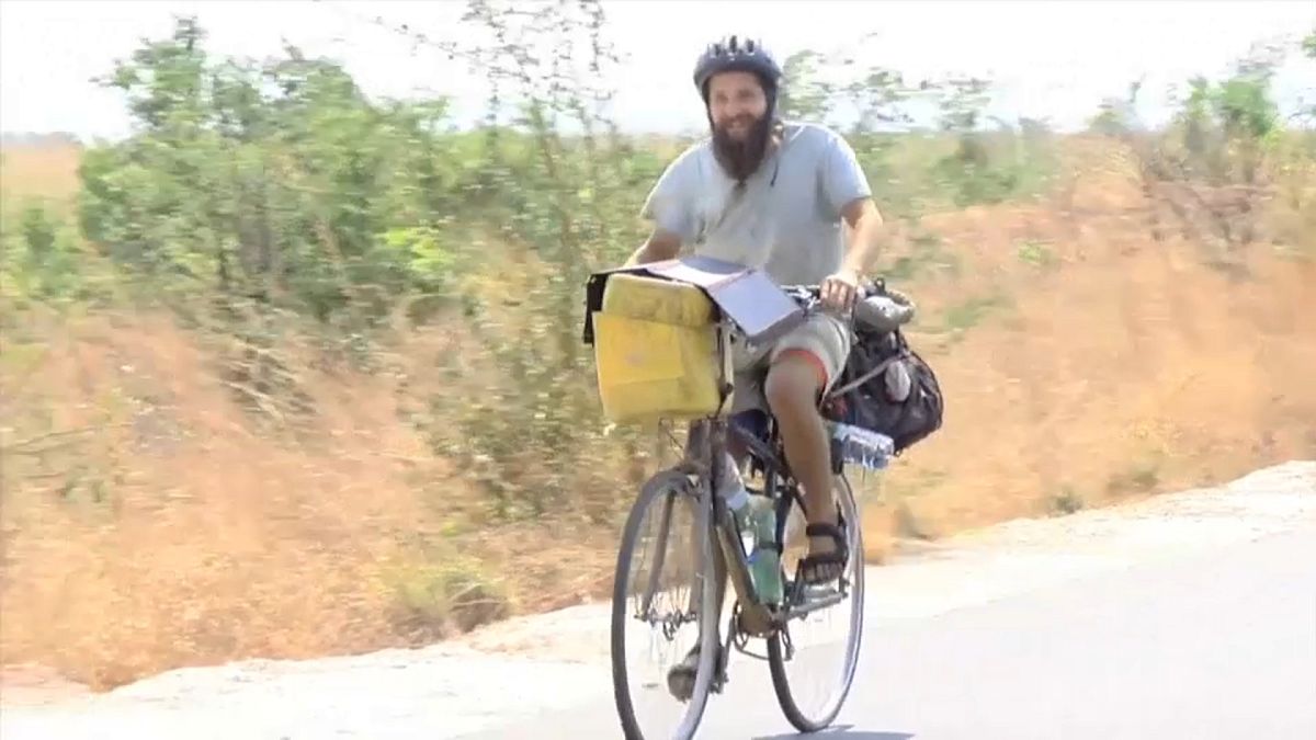Un ciclista griego que recorre el mundo: "En Colombia decidí que no importaba el tiempo"