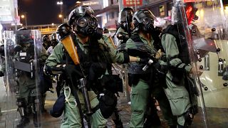 Çin'e iade yasasını protesto eden eylemcilere müdahale eden Hpng Kong polisi