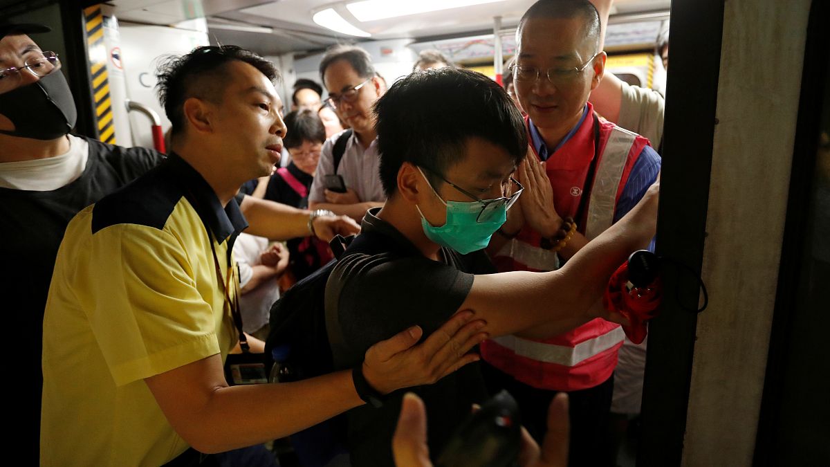 Hong Kong: Manifestantes semeiam caos nos transportes públicos