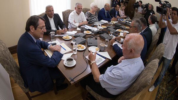 Συνάντηση με αρχηγούς κοινοβουλευτικών κομμάτων - Προεδρική κατοικία, Τρόοδος Συνάντηση με αρχηγούς κοινοβουλευτικών κομμάτων - Προεδρική κατοικία, Τρόοδος