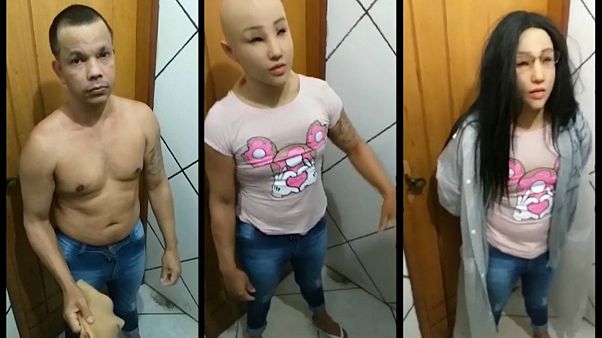 Video | Brezilya: Kadın kılığında kaçma girişimi gardiyanlara takıldı Video | Brezilya: Kadın kılığında kaçma girişimi gardiyanlara takıldı