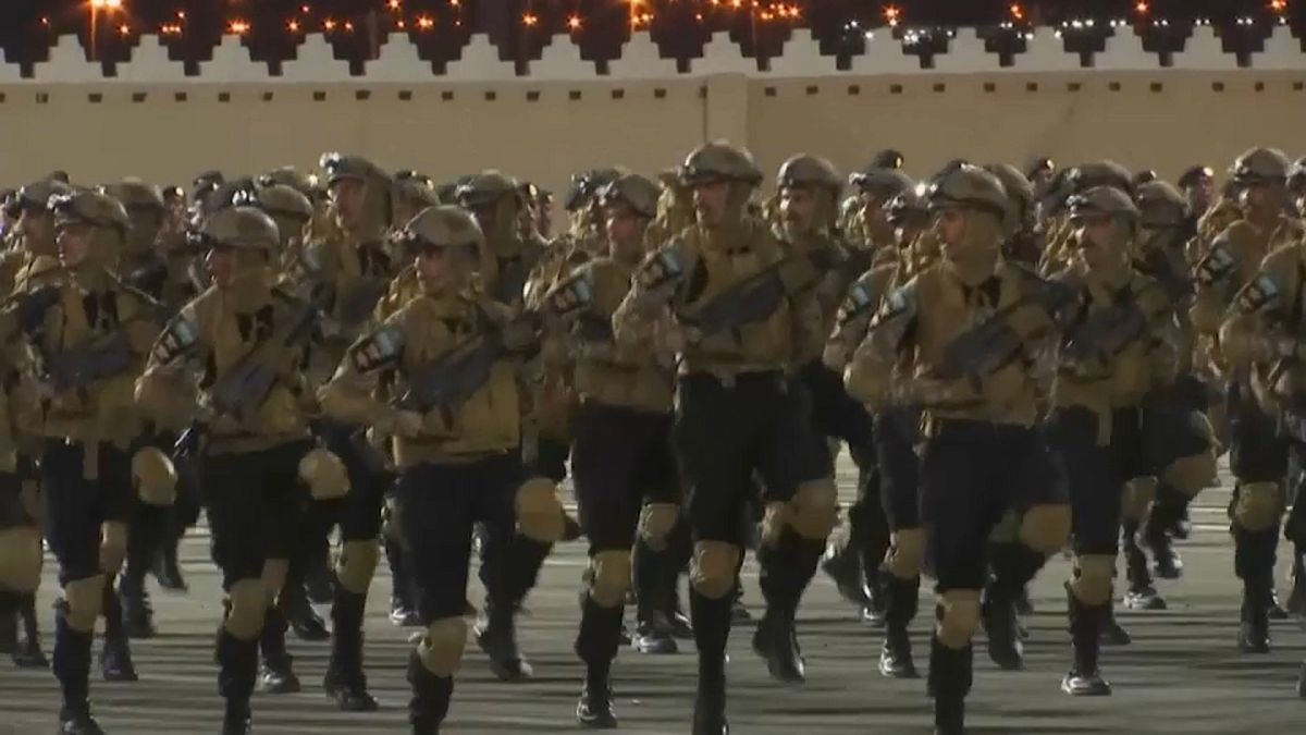 شاهد: استعراض عسكري للقوات المكلفة بخدمات أمن موسم الحج