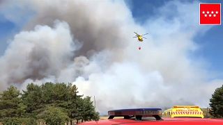 Dos fuegos amenazan el Parque Nacional de la Sierra de Guadarrama en España