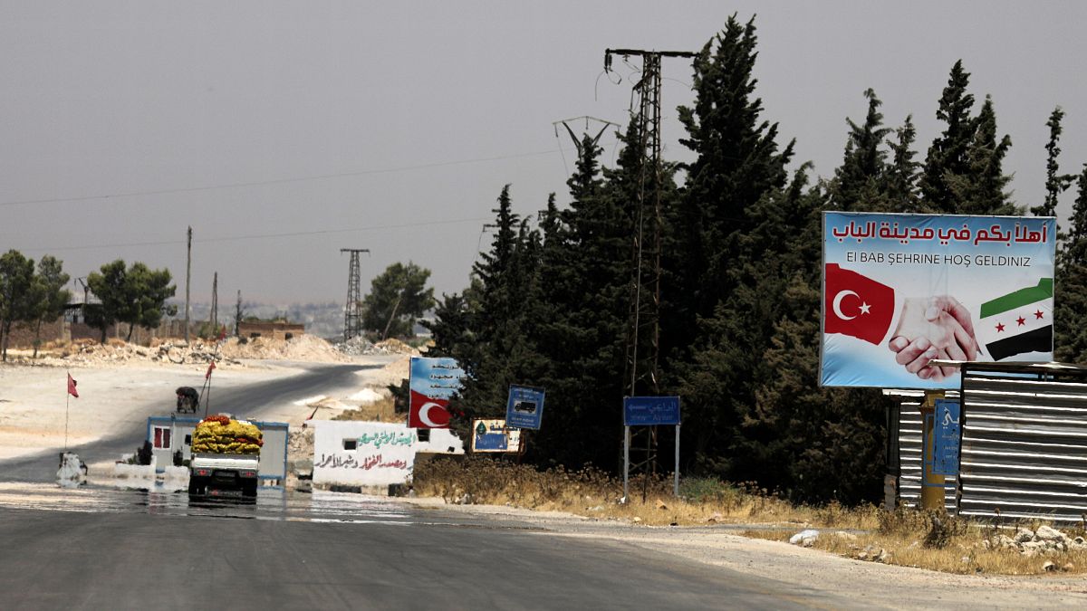 الجيش السوري يستأنف عملياته في شمال غرب البلاد وقصف لقاعدة حميميم