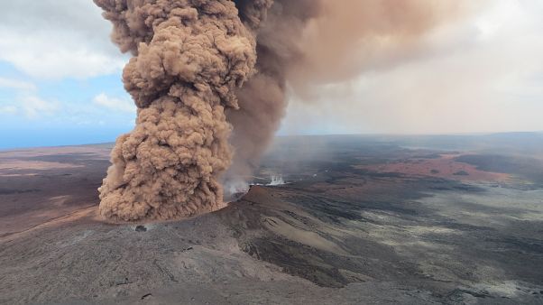 Havai'deki aktif Kilauea Yanardağı'nın zirvesinde su bulunması yeni patlama korkusu yarattı Havai'deki aktif Kilauea Yanardağı'nın zirvesinde su bulunması yeni patlama korkusu yarattı
