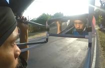 شاهد: إندونيسي يسير 700 كيلومتر للخلف لإنقاذ الغابات