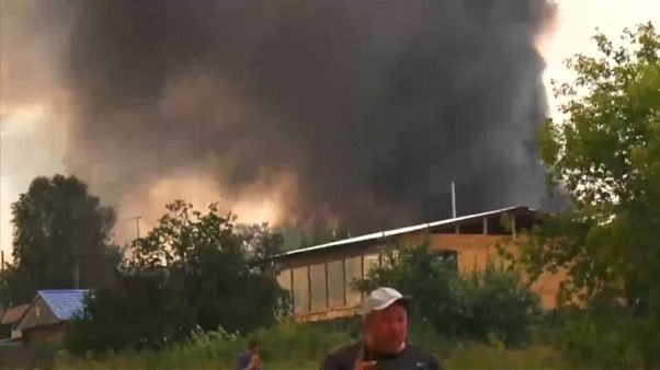Siberia: esplode un deposito d'artiglieria, 15mila evacuati Siberia: esplode un deposito d'artiglieria, 15mila evacuati