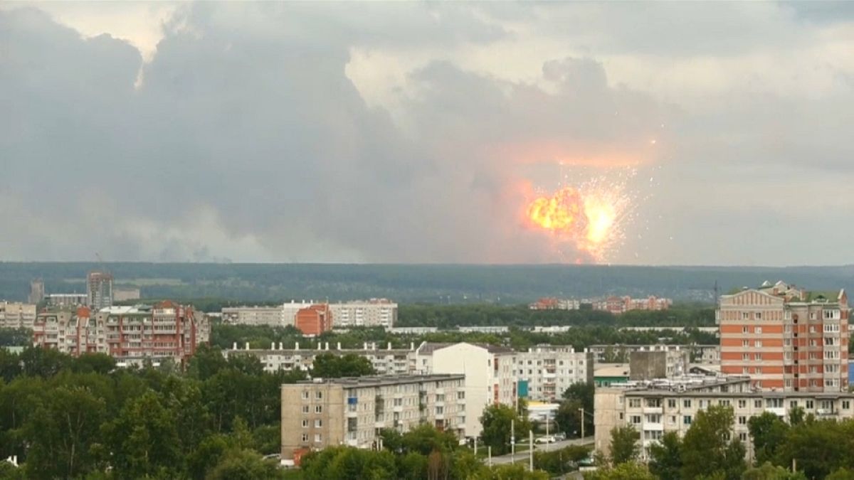 Incêndio em depósito de armas na Sibéria provoca série de explosões
