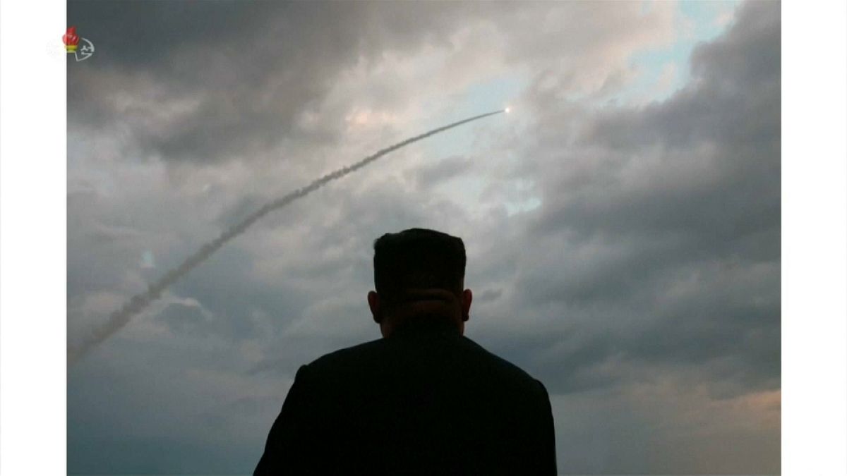 Coreia do Norte realiza 4º teste de armas em duas semanas 