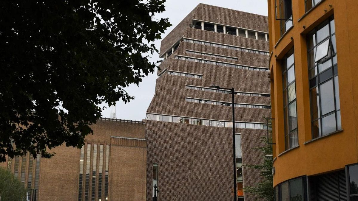 Stoß von Tate Modern: 6-Jähriger hat gebrochene Wirbelsäule 