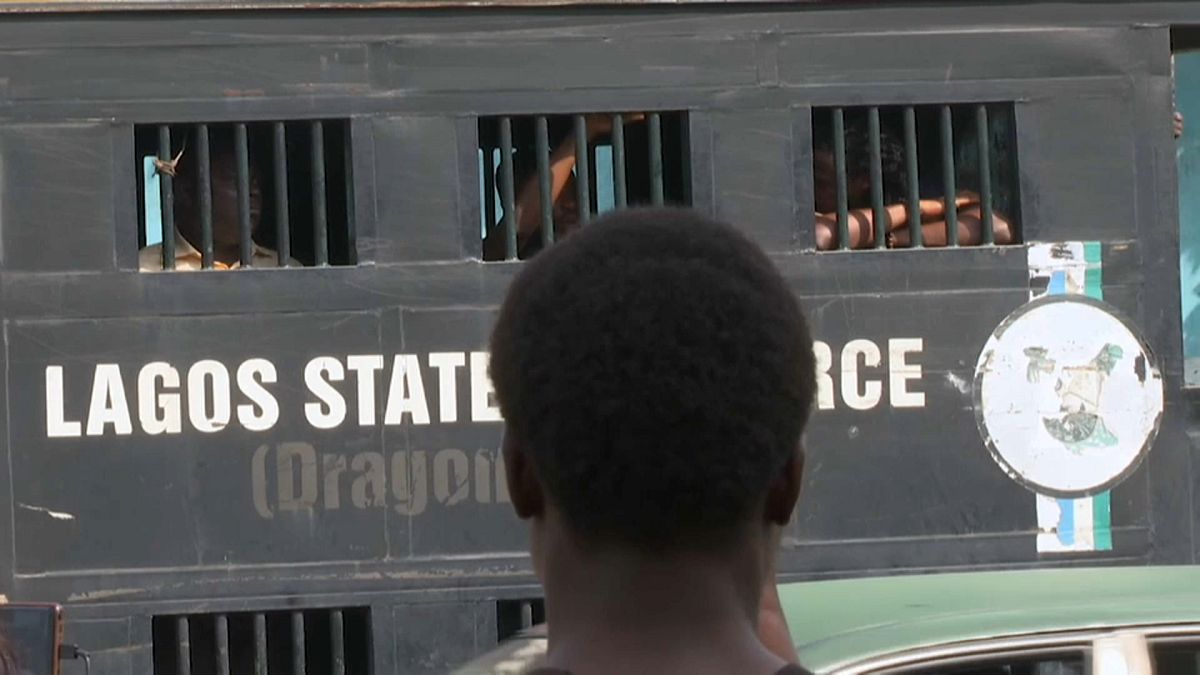 شاهد: الشرطة النيجيرية تقمع محتجين طالبوا بالديمقراطية