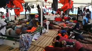 المهاجرون عالقون على متن سفينة الإنقاذ "أوبن آرمز" منذ خمسة أيام في البحر الأبيض المتوسط